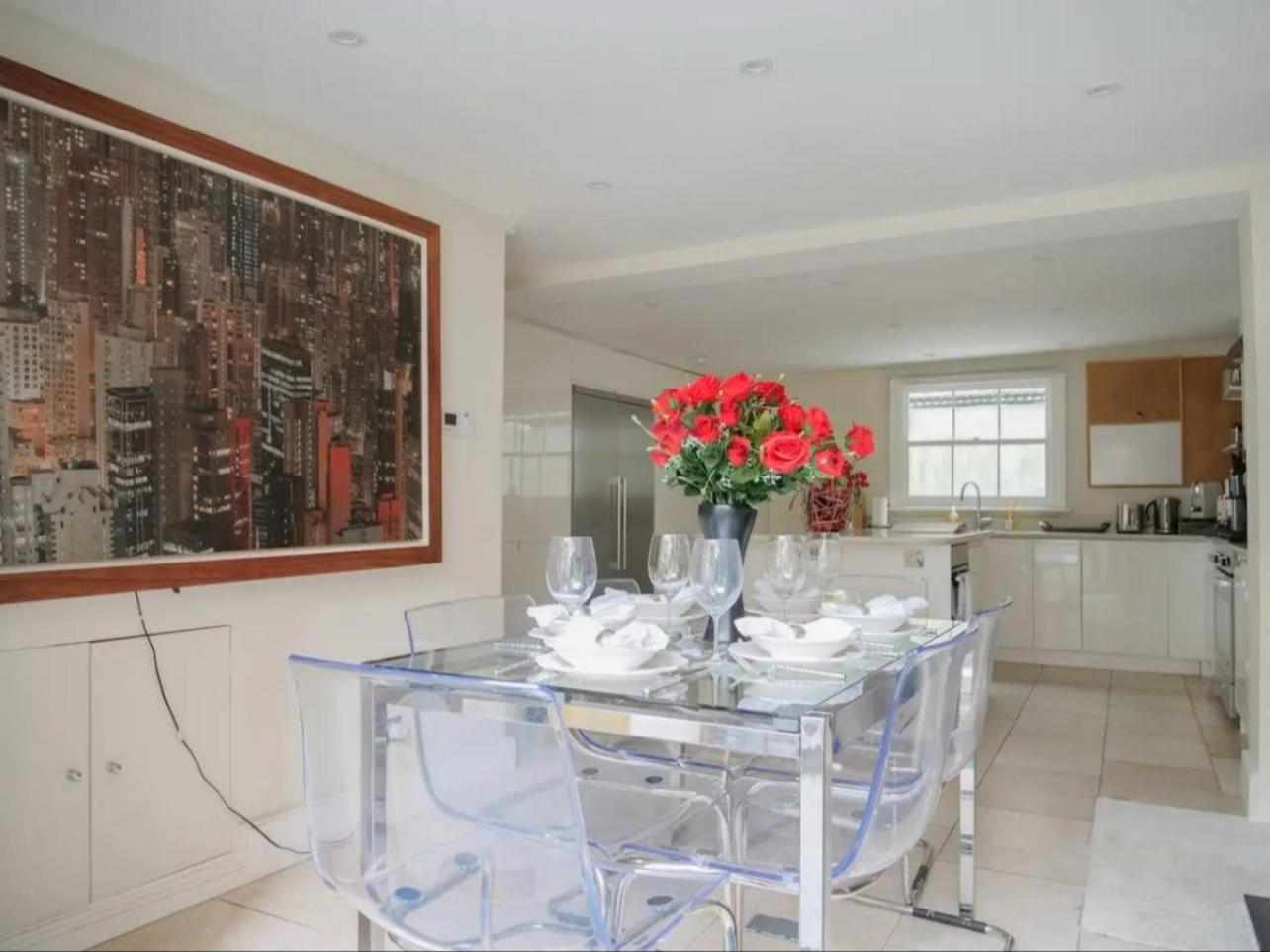 Entire 3 Bed Town House, Chelsea, Londra