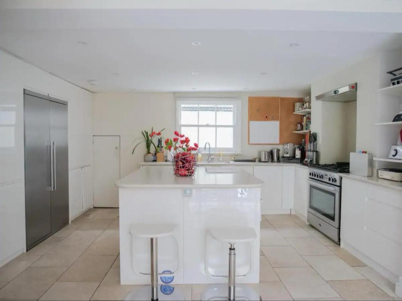 Entire 3 Bed Town House, Chelsea, Londra